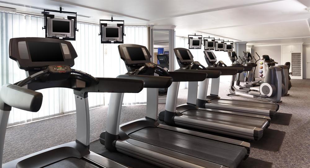 艾美度假酒店 阿可贺巴 外观 照片 A row of treadmills