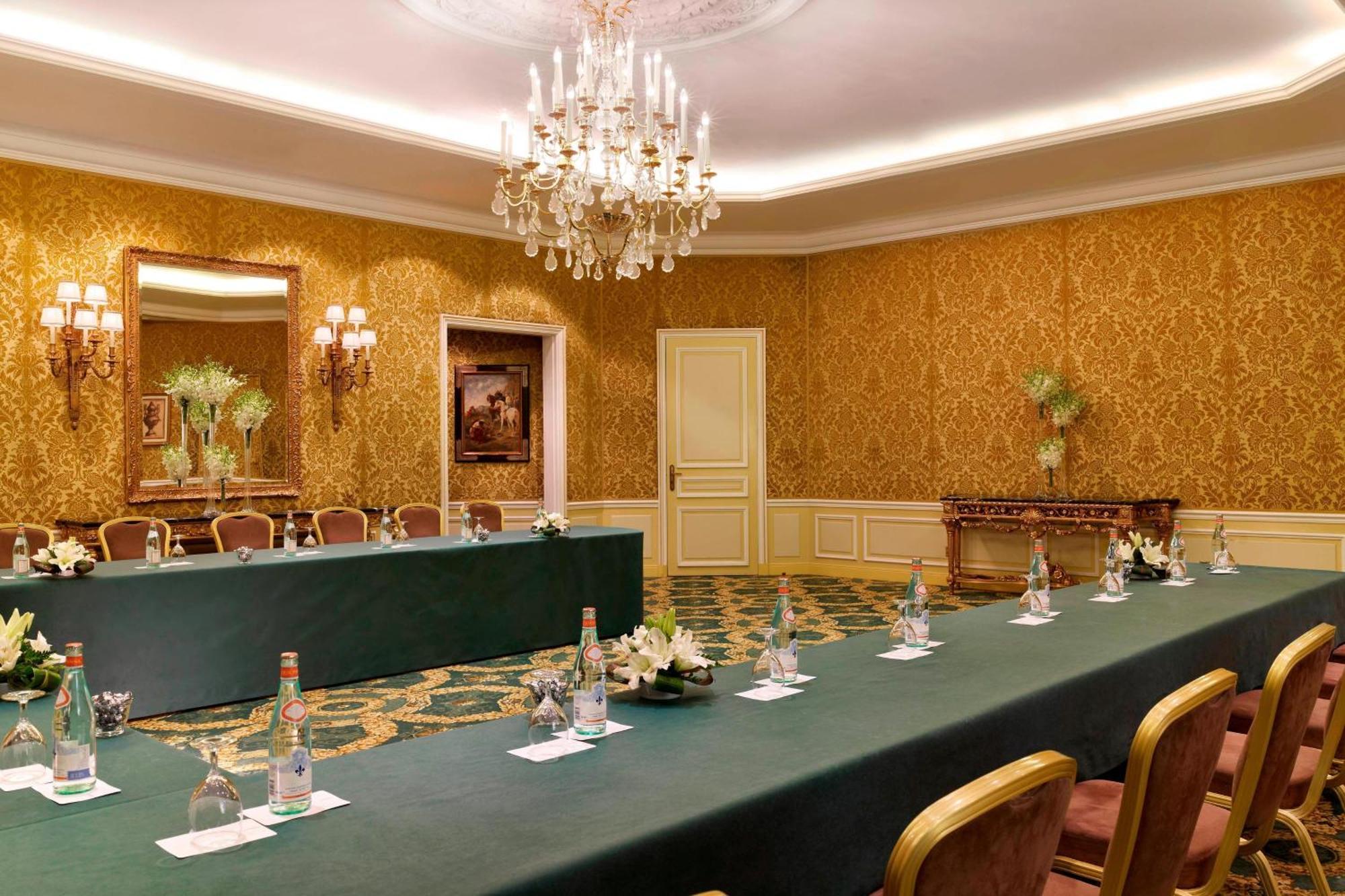 艾美度假酒店 阿可贺巴 外观 照片 The meeting room of the G7