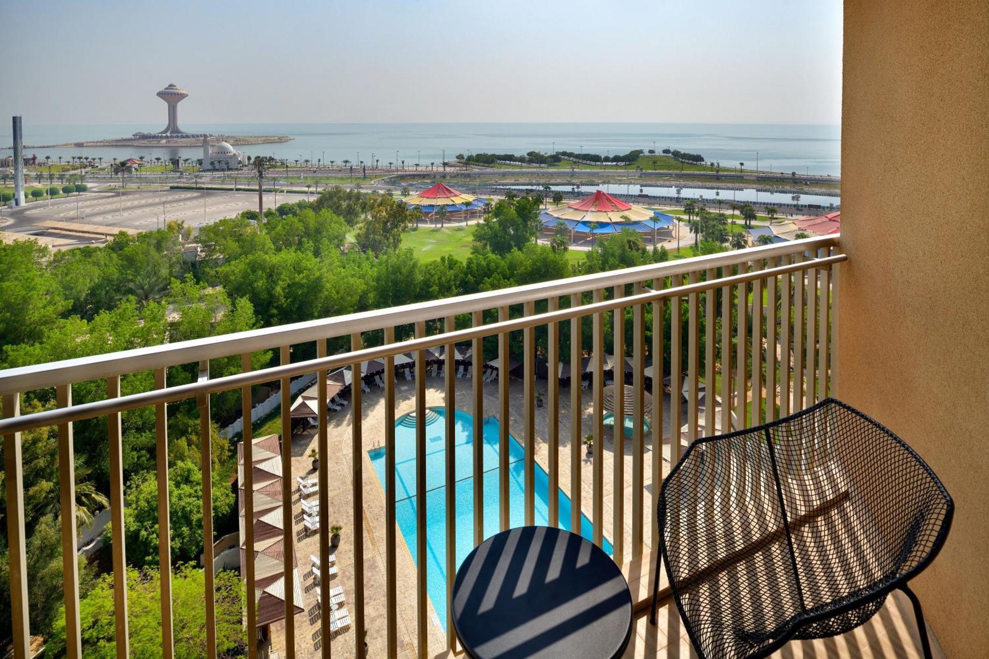 艾美度假酒店 阿可贺巴 外观 照片 View from a balcony at the hotel